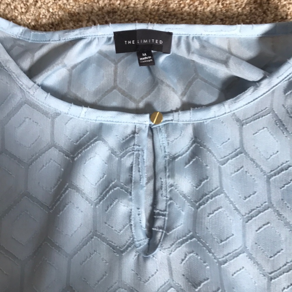 Beautiful Diamond Pattern Limited Top - Picture 3 of 3